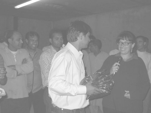 Il capitano della squadra di cricket pakistana di Corticella riceve il premio