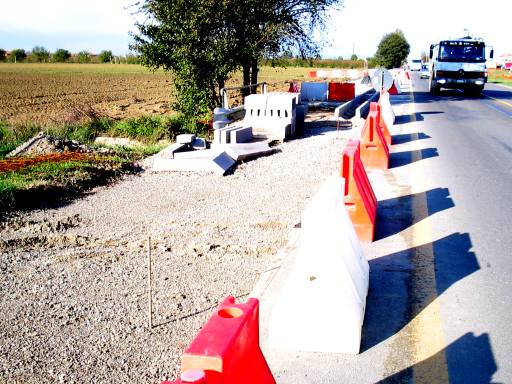 Percorso ciclopedonale in direzione Calderara - tratto ancora non asfaltato