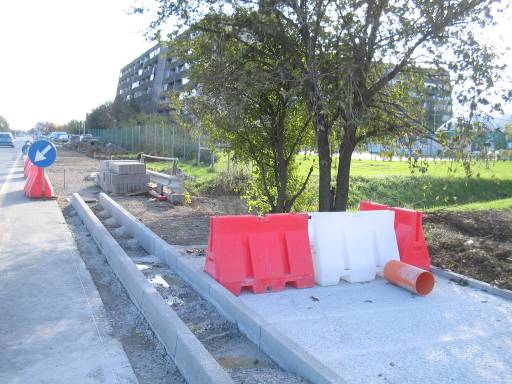 Percorso ciclopedonale - sullo sfondo il Garibaldi 2