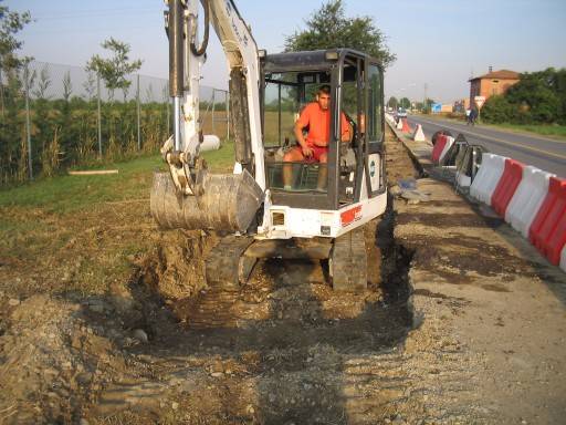 La scavatrice al lavoro