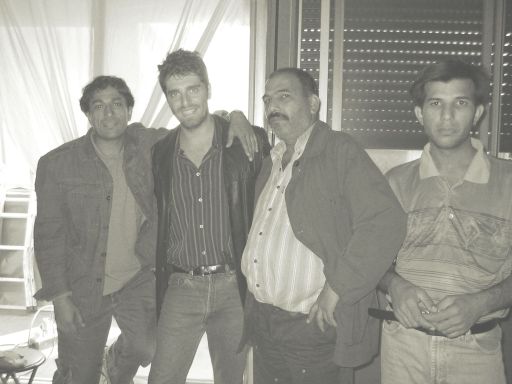 L'attore protagonista Morelli con Tahir, Khan e Ansar