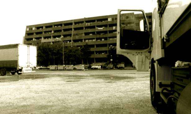 Il G2 da dietro un camion