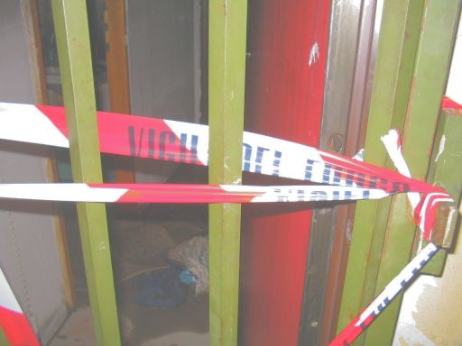 I sigilli dei vigili del fuoco, sullo sfondo sempre uno scorcio del corridoio