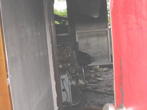 Altra panoramica del corridoio incendiato
