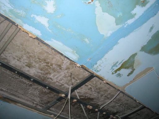 Perdita d'acqua nell'ex bar <br>a causa dell'incendio nel 105