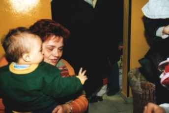 Mirella con un bambino