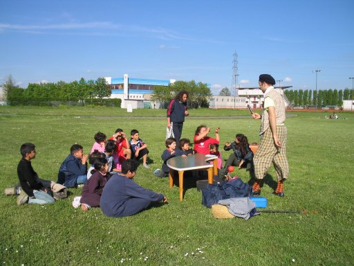 Il clown Filippo presenta i suoi giochi