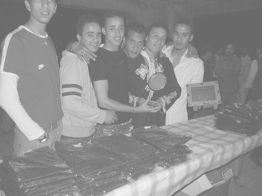 La squadra di calcio marocchina al tavolo dei premi