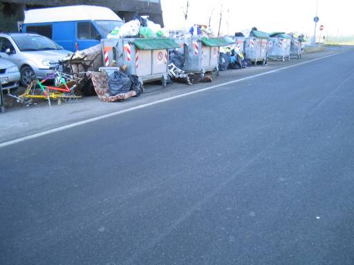 Abitanti del Garibaldi 2 puliscono il condominio