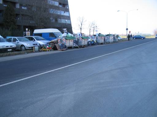 Abitanti del Garibaldi 2 puliscono il condominio